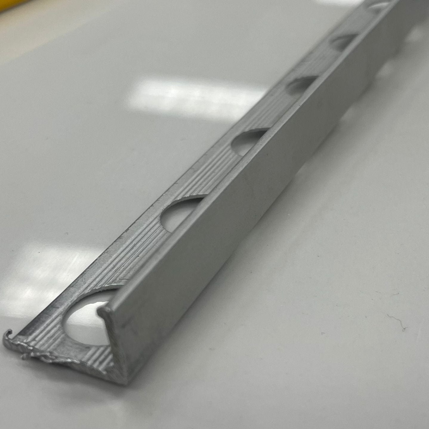 Aluminum "J" Moulding/Tile Trim